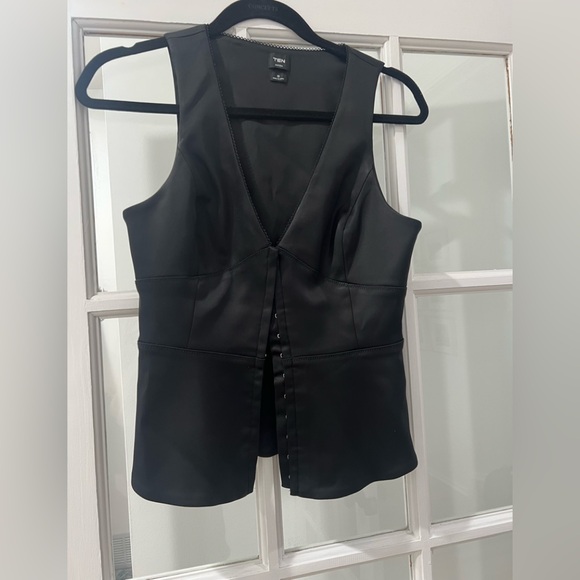 Aritzia Canapé satin peplum neck  Sleek Black Sleeveless Top small - Picture 8 of 15